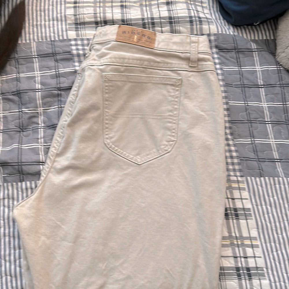 Riders by Lee East fit khaki pants very comfortable only worn once.